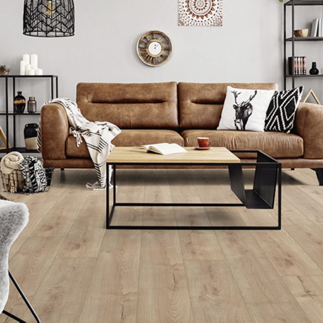 Suelo Laminado Hidrofugo Ac5 8Mm Habitat Long Roble 310 Instalado En Un Salon 314046Df
