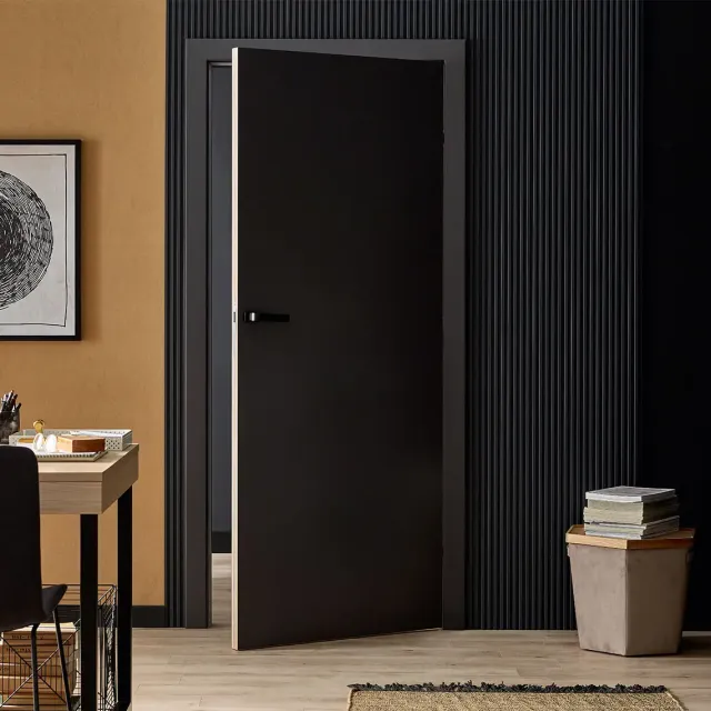 Linerio S Line Antracita Instalada Alrededor De Una Puerta 4C8238Bc