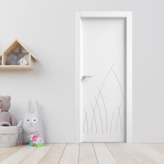 Puerta De Interior Lacada En Blanco Con Detalles Instalada En Una Habitación Infantil
