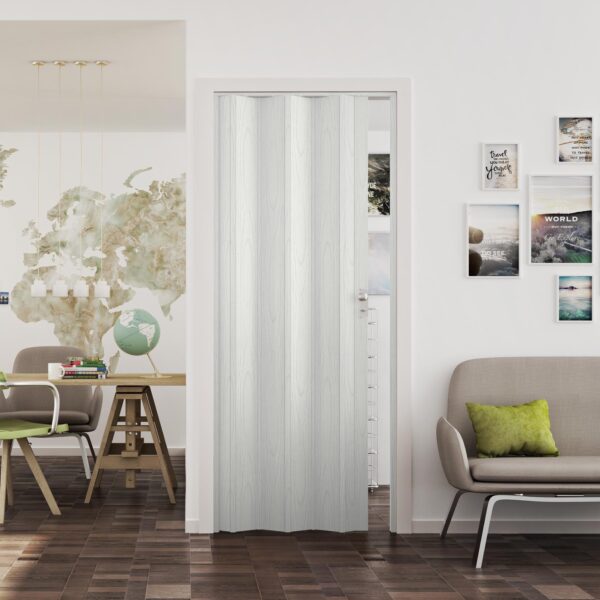 Puerta Plegable De Color Blanco Vetas Instalada En Una Habitacion Moderna