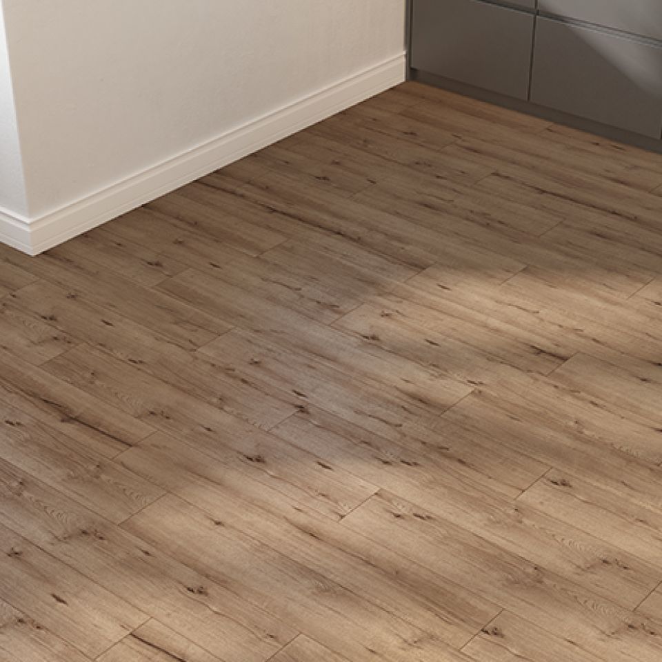 Suelo Laminado AC5 N-Line Roble marrón 504 instalado en un salón