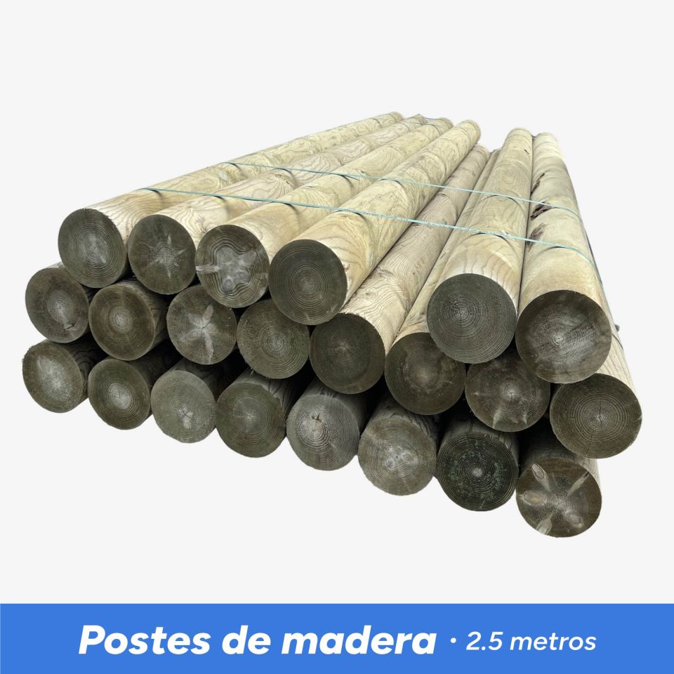 Lote de postes de madera 2.50 metros apilados