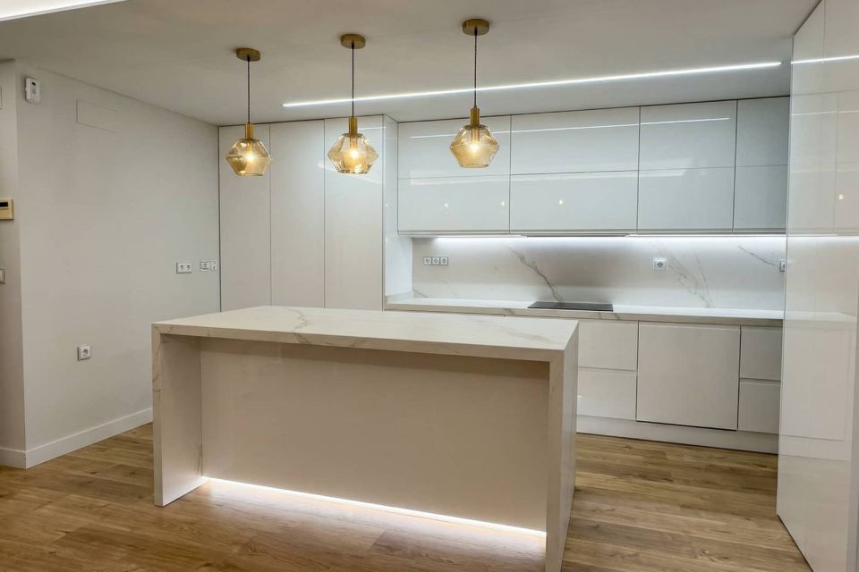 Cocina a medida con isla en Espinardo, Murcia.