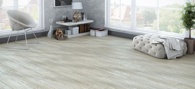 Suelo Laminado AC5 N-Line Roble gris 505 instalado en una habitación
