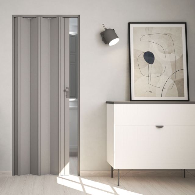 Puerta plegable pvc gris instalada en una habitación moderna