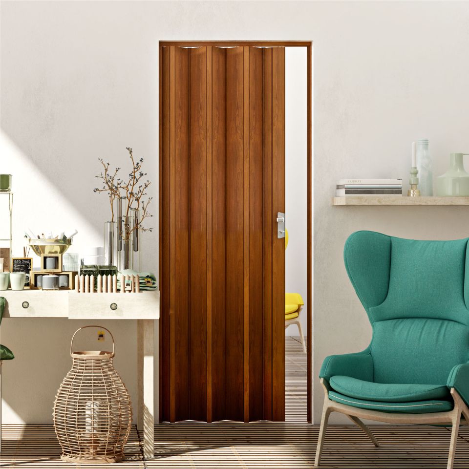 Puerta plegable pvc cerezo instalada en una habitacion moderna con un sofa celeste