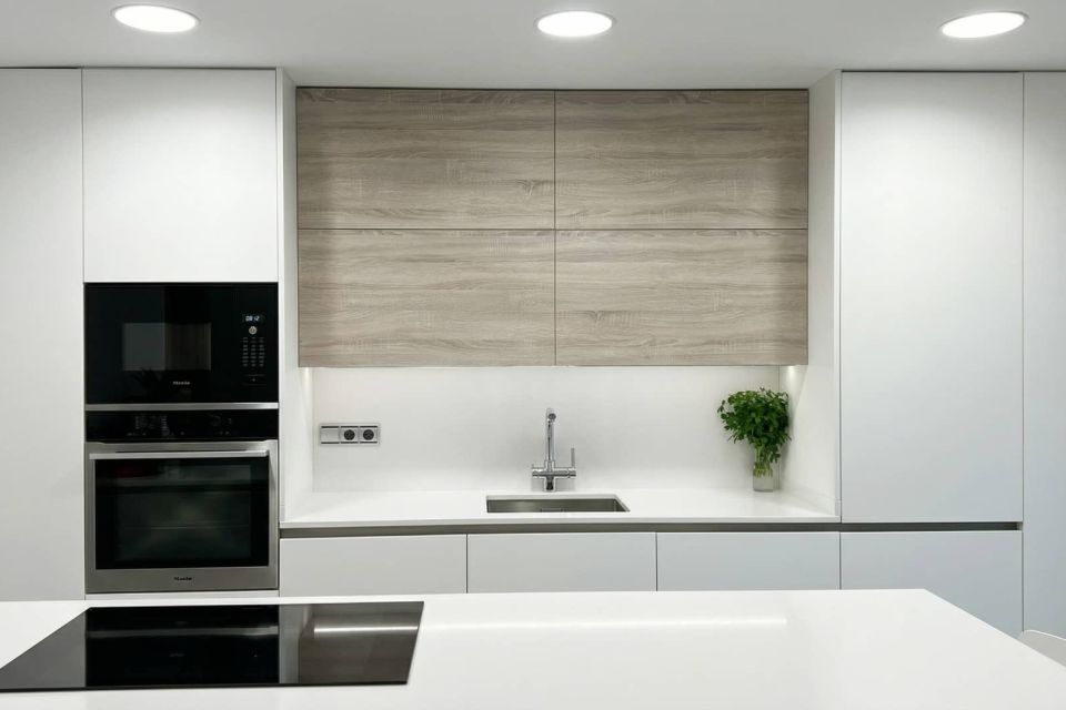 Diseño de cocinas a medida en Murcia instaladas por especialistas.