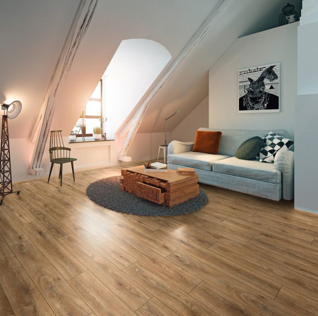 Suelo Laminado Hidrófugo AC5 8mm Hábitat Plus Roble 122 instalado en una habitación