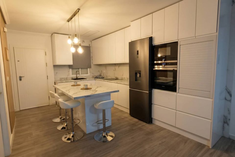 Instalación de cocina a medida en Puerto Mazarrón por Bricolaje Profesional.