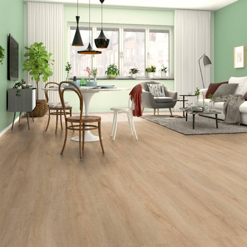 suelo laminado roble light D6400 instalado en una habitación