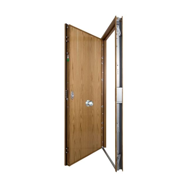 Detalles de la puerta acorazada roble con su marco de metal cara exterior