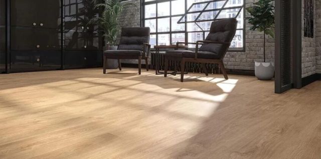 Suelo Laminado AC5 N-Line Roble natural 204 instalado en un salón