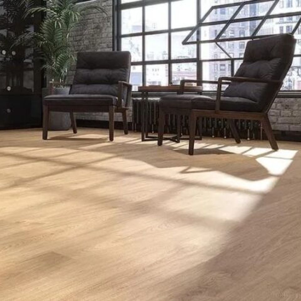 Suelo Laminado AC5 N-Line Roble natural 204 instalado en un salón