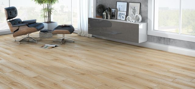 Suelo Laminado AC5 N-Line Roble 501 instalado en un salón