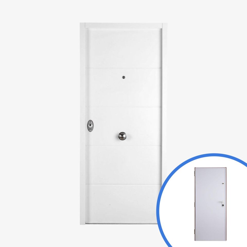 Puerta acorazada blanca con mirilla, pomo central y cerradura de seguridad, ideal para entrada de vivienda con diseño moderno